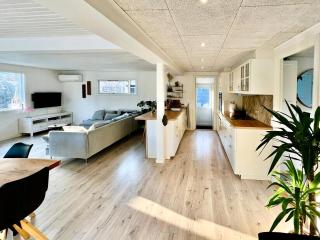 Modern Cottage Near North Zealand's Beaches - 2
