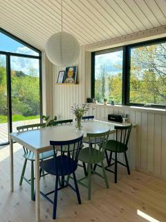 Moderne Træhus I Helgenæs' Bakkede Natur - 0