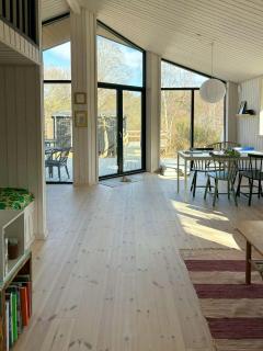 Moderne Træhus I Helgenæs' Bakkede Natur - 4