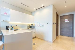 Stylish Studio with Sea Views and Direct Access to the Pool from Balcony, The Anwa By Omniyat, Dubai Maritime City by Deluxe Holiday Homes - 5