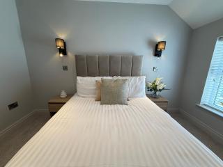 Stylish 3BR Penthouse - Sleeps 6 - Coastal Retreat - 7