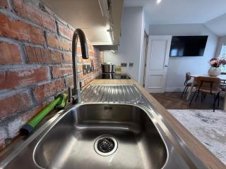 Stylish 3BR Penthouse - Sleeps 6 - Coastal Retreat - 1