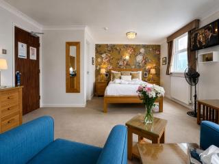 Riviera Lodge Hotel - 8