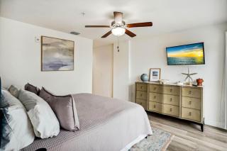 Bright & Beachy Luxury Condo - 1