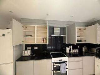 Cosy 3 Double Bed, Family Home in the Heart of Reading Near Train, Parks, Shops & Thames - 9