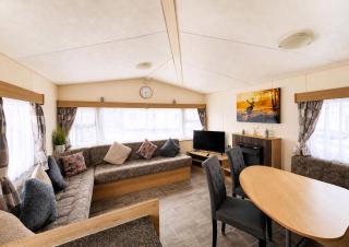 Homely Caravan At Kessingland Beach Holiday Park, Suffolk Ref 90040Bc - 1