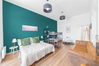 Majestic Square View Residence - 2