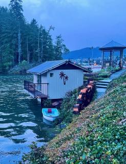 Trails End Beach house - 1 bdrm plus cabin bdrm - 6