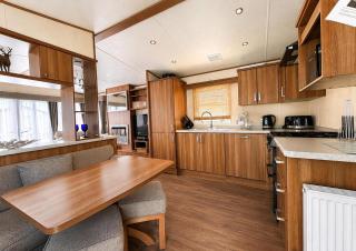 6 Berth Caravan With Decking At Manor Park In Hunstanton Ref 23017H - 2