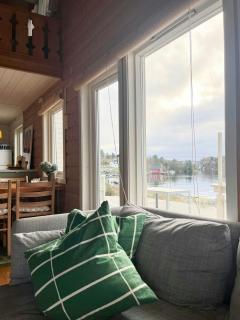 Beachfront Cabin With Sun Terraces On Helgøy - 7