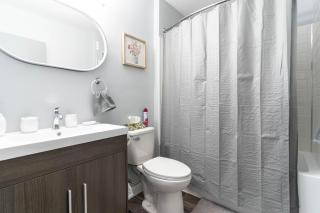 Bright 2BR Home Near Airport & Shops - 3