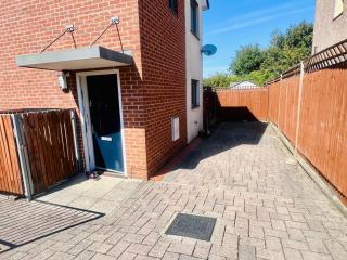 3BR Contractor House Parking 2 Bath - 2