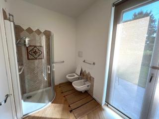 Bright three-room apartment with garden - 1