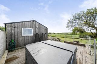Romantic Hot Tub Lodge Stunning Views - 6