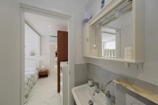 Real Modern Rapallo Retreat 2 Balconies 7-min Walk to Beach Sleeps 6 - 4