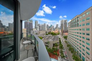 Roofpool & Gym Downtown Condo - City Views - 8