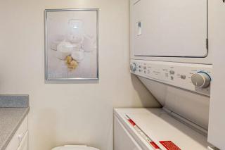 Sea Colony Ocean 2nd floor condo with pool basketball court & free WiFi - 2