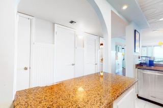 Sea Colony Ocean 3rd floor condo with free WiFi shared sauna & pool - 3