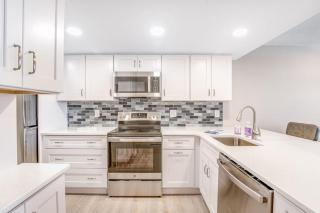 Sea Colony ocean 1st floor condo with elevator 12 pools hot tubs b ball court - 2