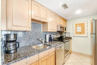 Sea Colony Ocean 5th floor condo with gym elevator & free WiFi - 2