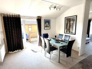 North Devon Coast Holiday Lodge, Dog Friendly - 9