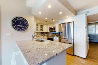 Sea Colony Ocean 9th floor condo with balcony elevator & shared sauna - 3