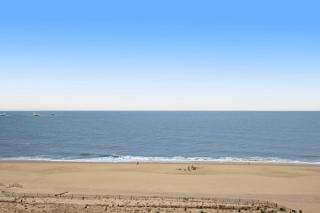 Sea Colony 8th floor condo with free WiFi balcony shared pool & ocean view - 8