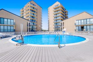 Sea Colony Ocean 4th floor condo with free WiFi gym & pool - 8