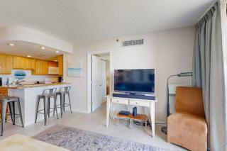 Sea Colony Ocean 4th floor condo with free WiFi gym & pool - 4