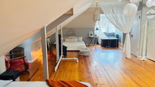 Charming BOHO Loft Retreat with King and Queen Bed - 9