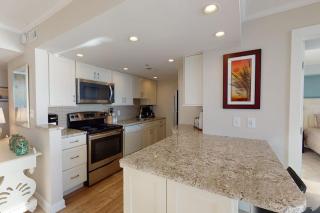 Sea Colony Ocean 5th floor condo with balcony shared sauna & pool - 2