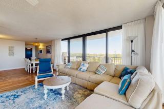 Sea Colony oceanfront condo with pool hot tub sauna basketball elevator - 7