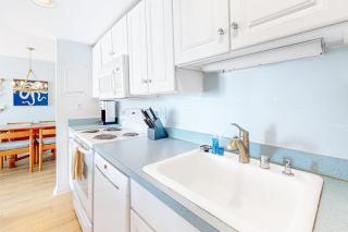 Sea Colony Ocean 6th floor condo with tennis court basketball court & balcony - 2
