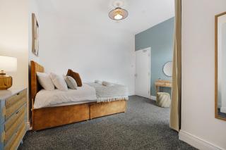New! 4BR in Frederick Street - 6