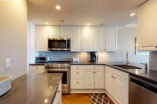 Sea Colony oceanfront 3rd floor condo with shared sauna basketball court balcony - 3