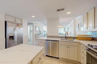 Renovated oceanfront Sea Colony 7th floor condo with balcony & basketball court - 2