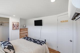 Huckleberry Inn - 2