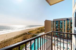 Sea Colony Ocean 7th floor condo with gym balcony & tennis court - 9