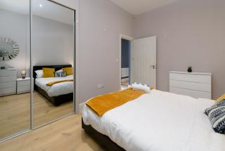 Spacious 3 Bedrooms in City Centre with Secure Parking! - 4
