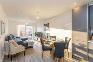 Convenient Central Manchester 2 Bedroom Apartment - 1