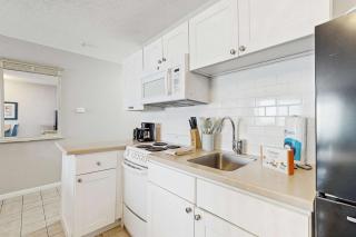 Oceanfront studio with lovely views AC & great location - dogs welcome - 1