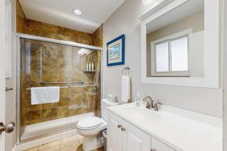 Oceanfront studio with lovely views AC & great location - dogs welcome - 2