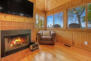 Golden Hour Lakefront Retreat - Fire Pit - Pets - 3