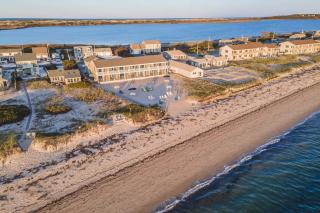 Oceanfront suite with bay views full kitchen balcony AC & firepit - 8