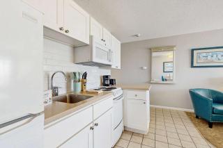 Oceanfront escape at Sandbars with stunning view AC & alfresco dining - dogs OK - 2
