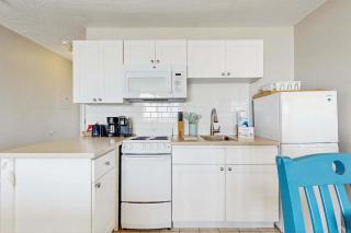 Oceanfront gem with amazing beach views AC & WiFi - dogs welcome - 1