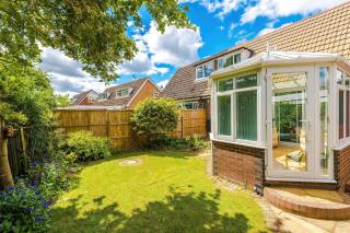 Lovely 2 Bed Home by 53 Degrees Property with Free Parking and Garden - 8