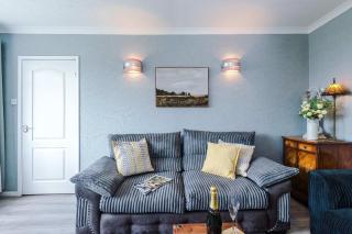 Lovely 2 Bed Home by 53 Degrees Property with Free Parking and Garden - 5