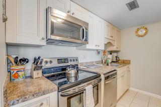 Sea Colony Ocean 6th floor condo with shared sauna elevator & free WiFi - 4