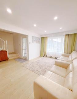 A comfortable Exquisite house with backyard ,parking - 0